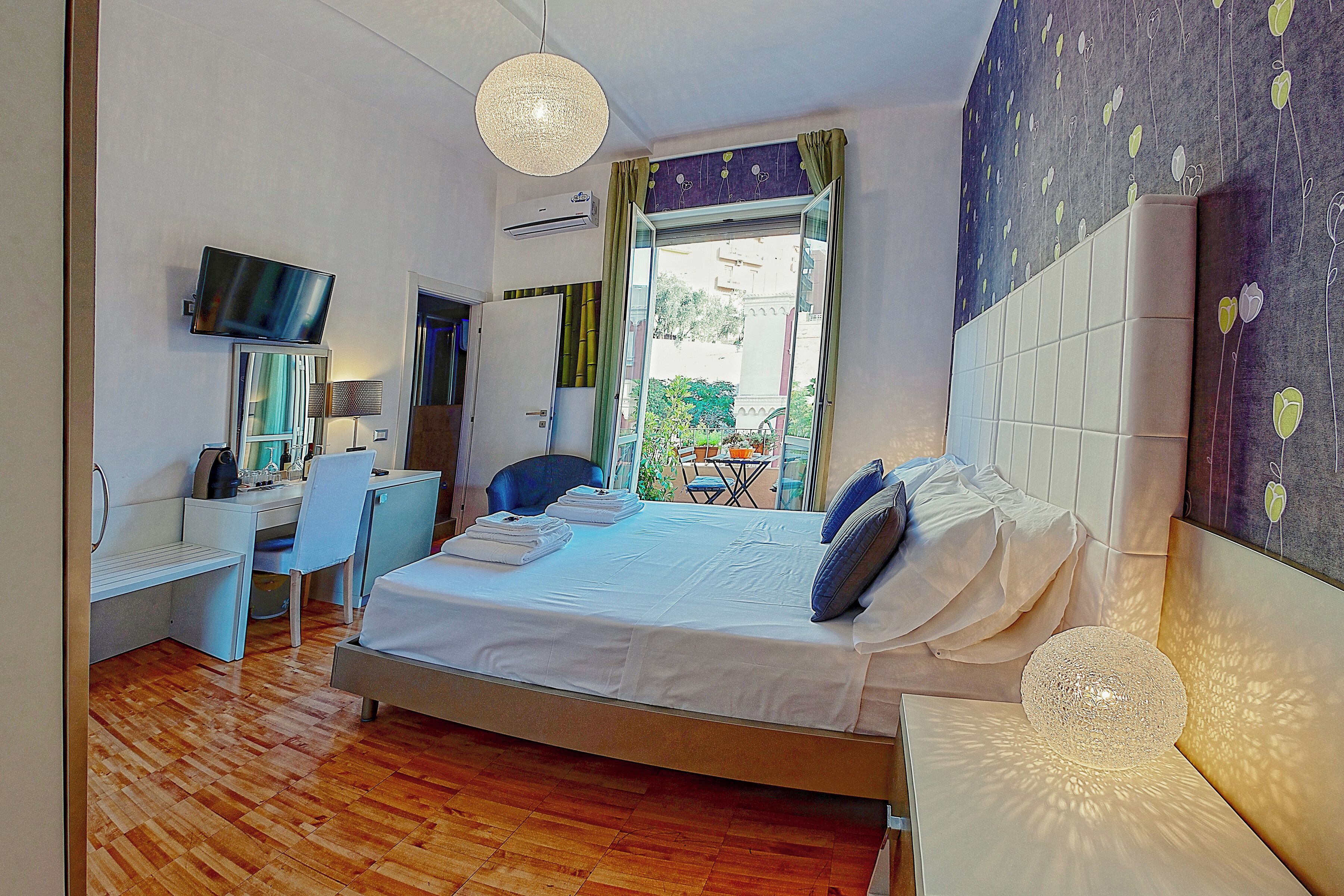 Dobbelt- eller tomannsrom – classic, 1 kingsize-seng, balkong (Pellicano) | Sengetøy av topp kvalitet, dundyner, senger med overmadrass og minibar