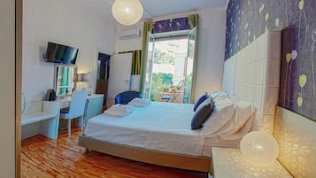 Dobbelt- eller tomannsrom – classic, 1 kingsize-seng, balkong (Pellicano) | Sengetøy av topp kvalitet, dundyner, senger med overmadrass og minibar