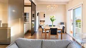 Loftsleilighet – panorama, 2 soverom, 2 bad, tårn | Oppholdsområde