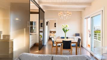 Panoramic-Penthouse, 2 Schlafzimmer, 2 Bäder, Turm | Wohnbereich