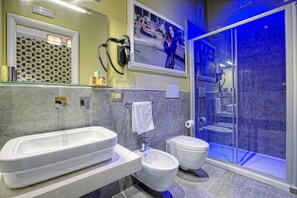 Classic Triple Room, Balcony (Tortora) | Bathroom shower - B&B Pellicano Guest House (Reggio Calabria)