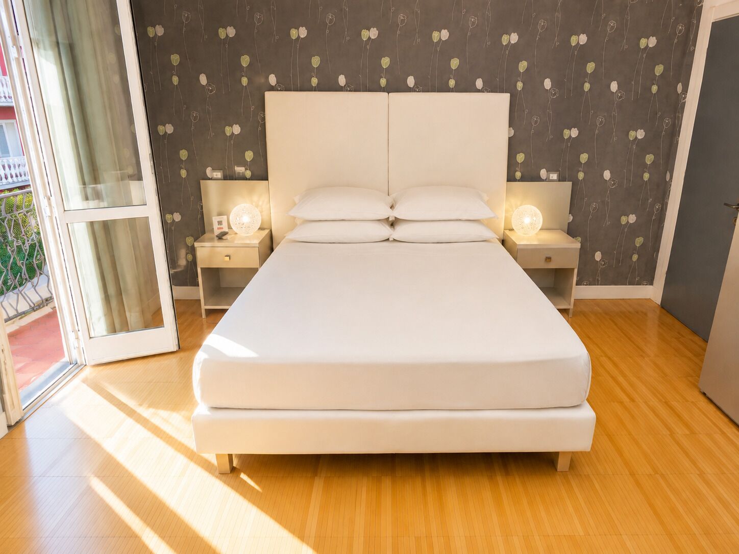 Classic Double Room, 1 King Bed, Balcony (Pellicano) | Premium bedding, down comforters, pillowtop beds, minibar