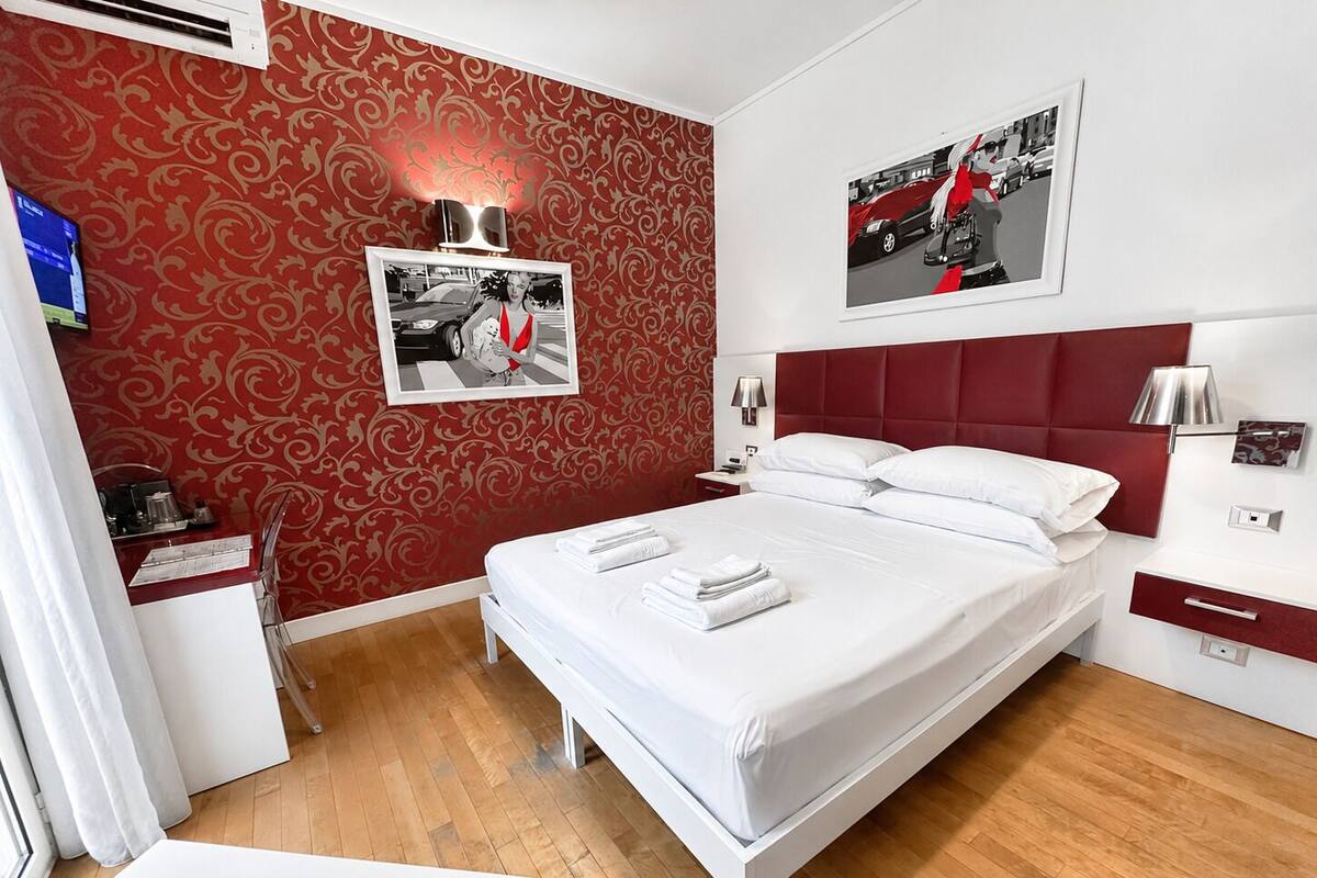 Classic Double or Twin Room, Balcony (Pettirosso) | Premium bedding, down comforters, pillowtop beds, minibar