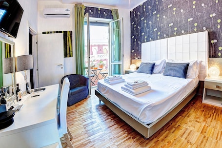 Classic Double or Twin Room, 1 King Bed, Balcony (Pellicano) | Premium bedding, down comforters, pillowtop beds, minibar. B&B Pellicano Guest House