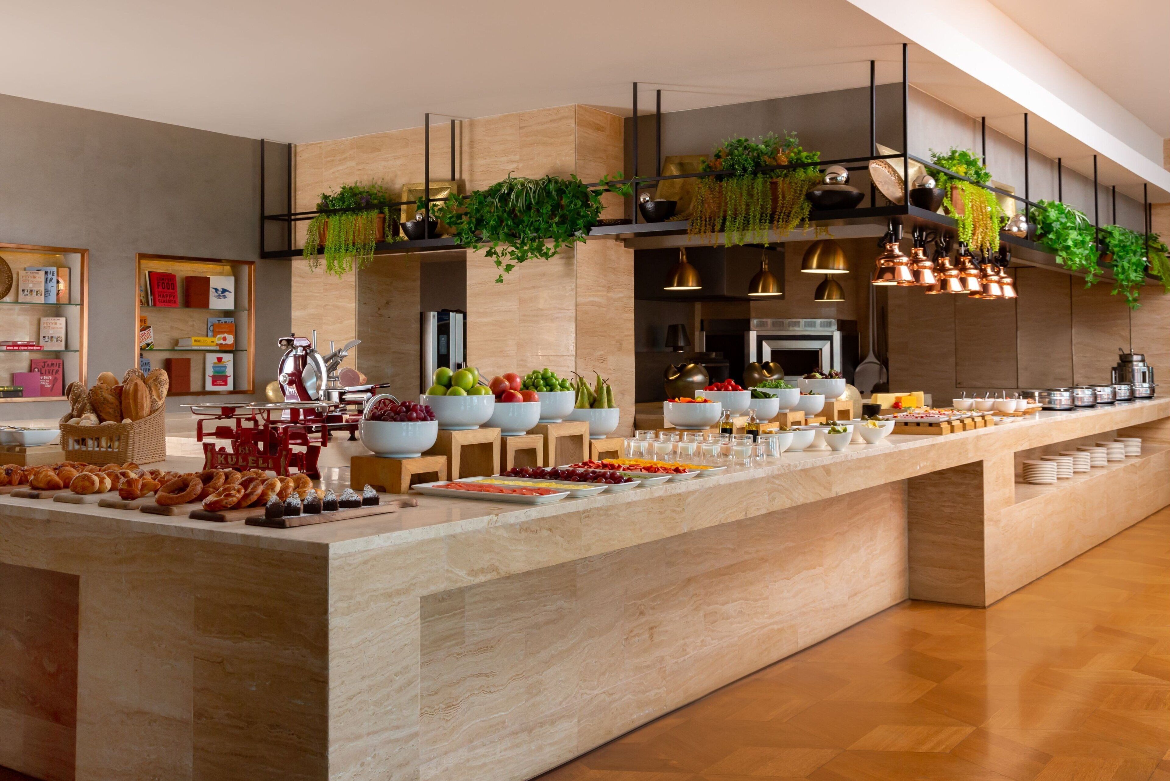 Daily full breakfast (AZN 31.50 per person)