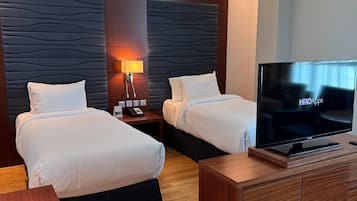 Habitación empresarial, 2 camas individuales, para fumadores | Minibar, caja de seguridad en la habitación y escritorio