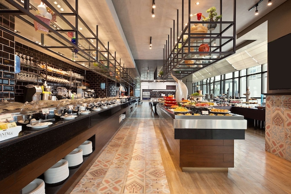 S'hi serveixen esmorzars, dinars, sopars i plats de cuina local