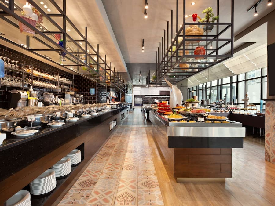 Café da manhã, almoço e jantar; culinária local