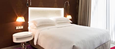 Suite, 1 slaapkamer, uitzicht op stad | Een kluis op de kamer, individueel gedecoreerd, individueel gemeubileerd