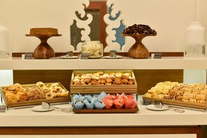 Daily buffet breakfast for a fee