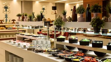 Café da manhã com buffet todos os dias mediante uma taxa