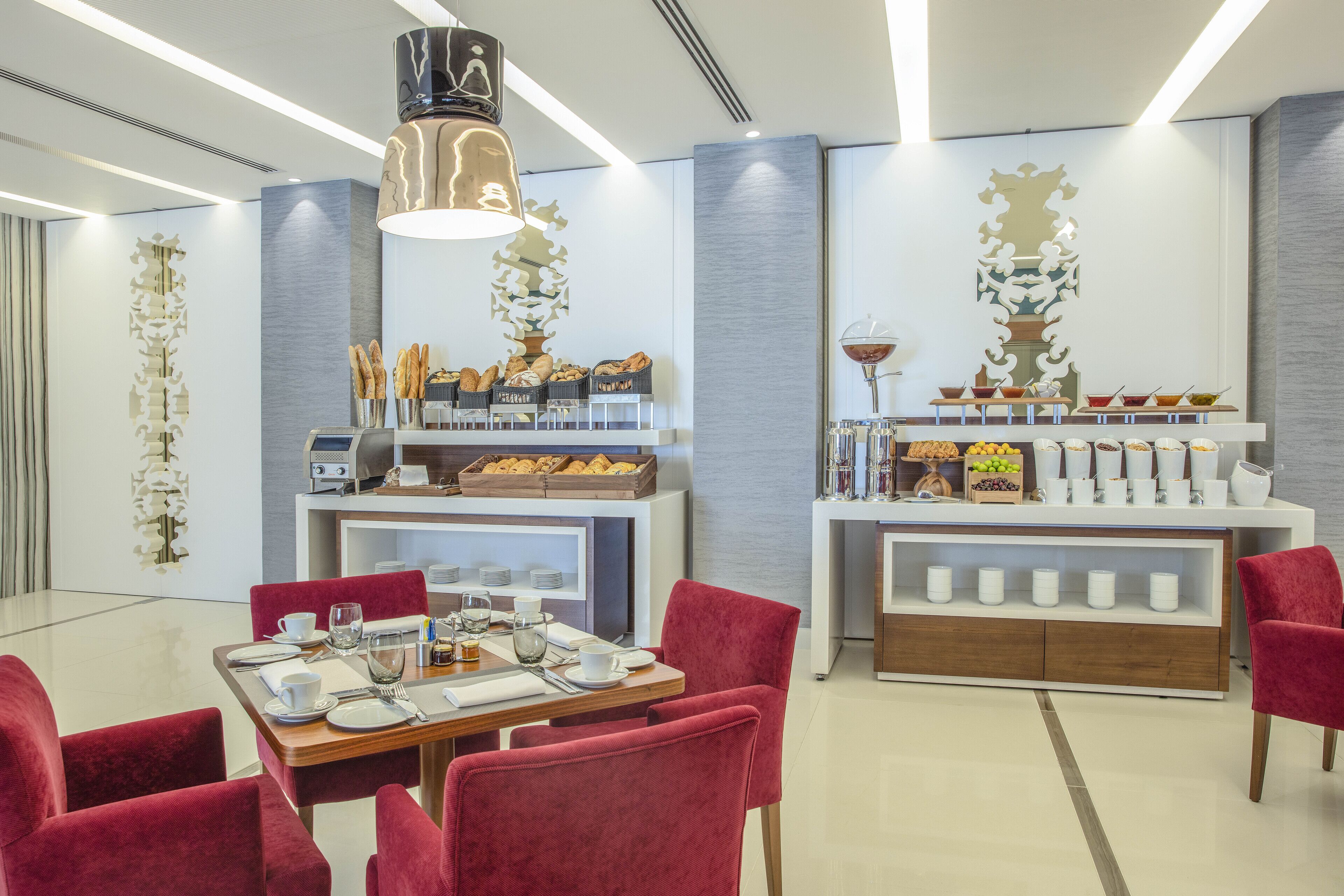 Petit déjeuner buffet (20 EUR par personne)