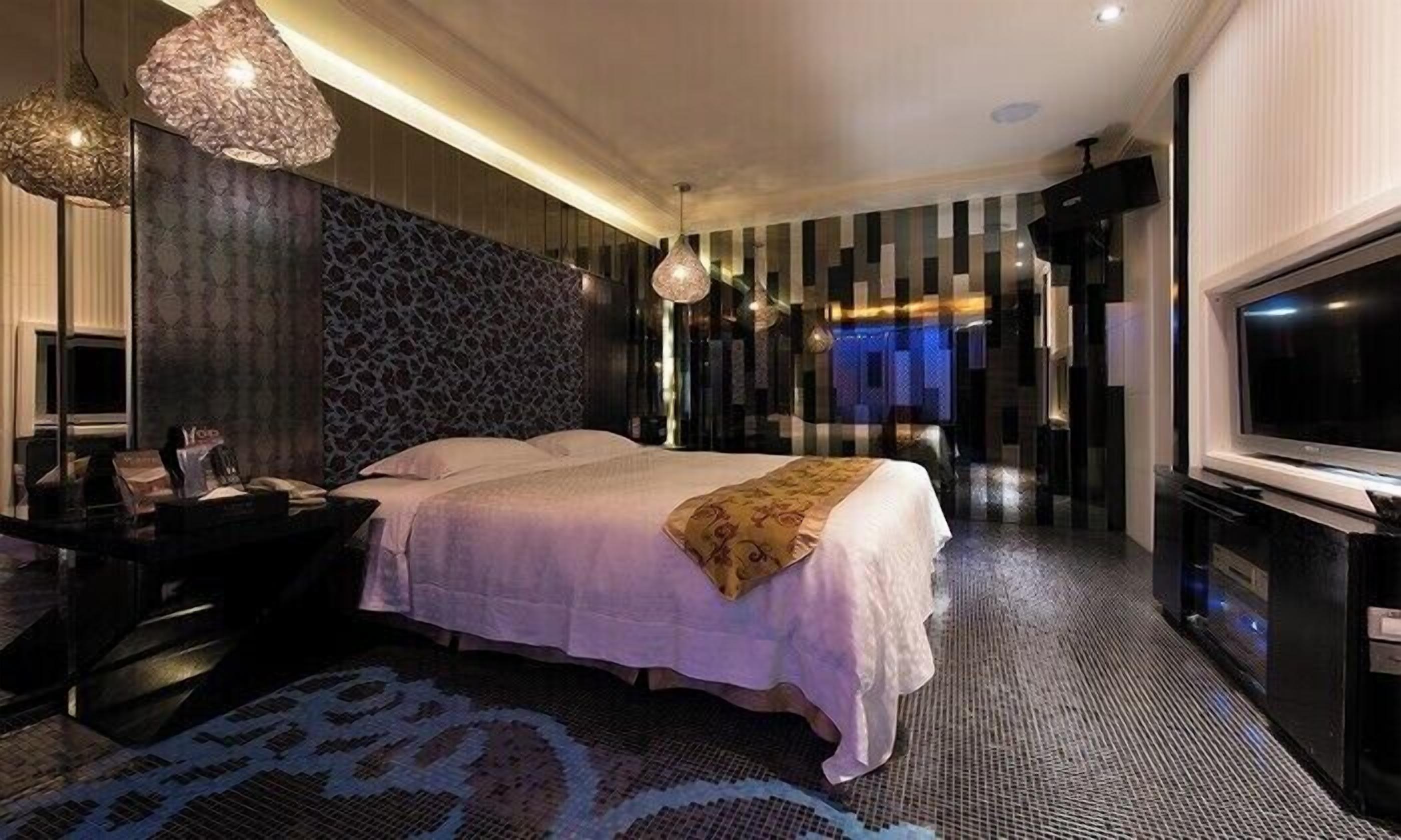 Individually furnished, soundproofing, free WiFi, bed sheets