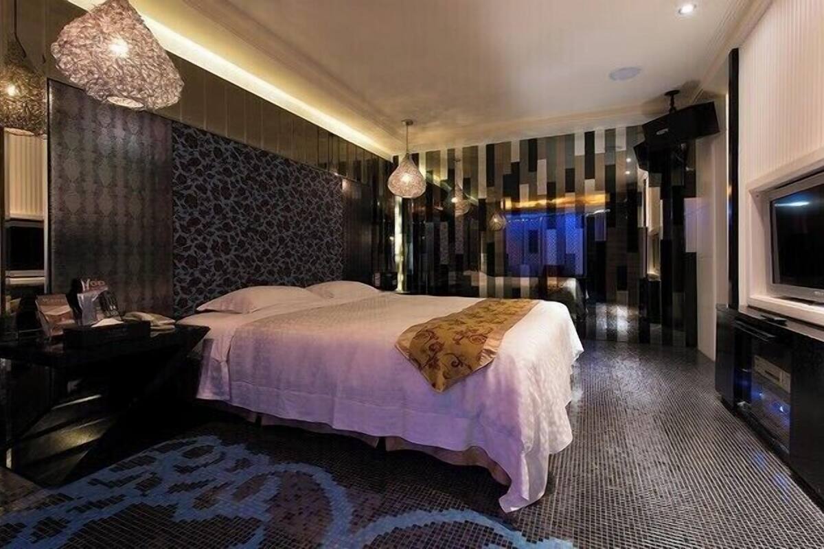 Individually furnished, soundproofing, free WiFi, bed sheets