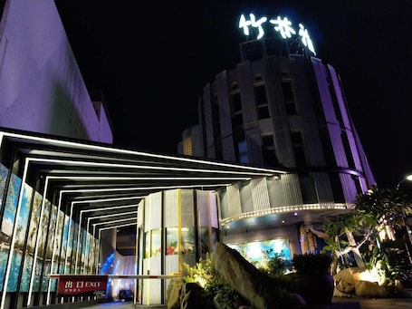 Reception. Refinement Motel