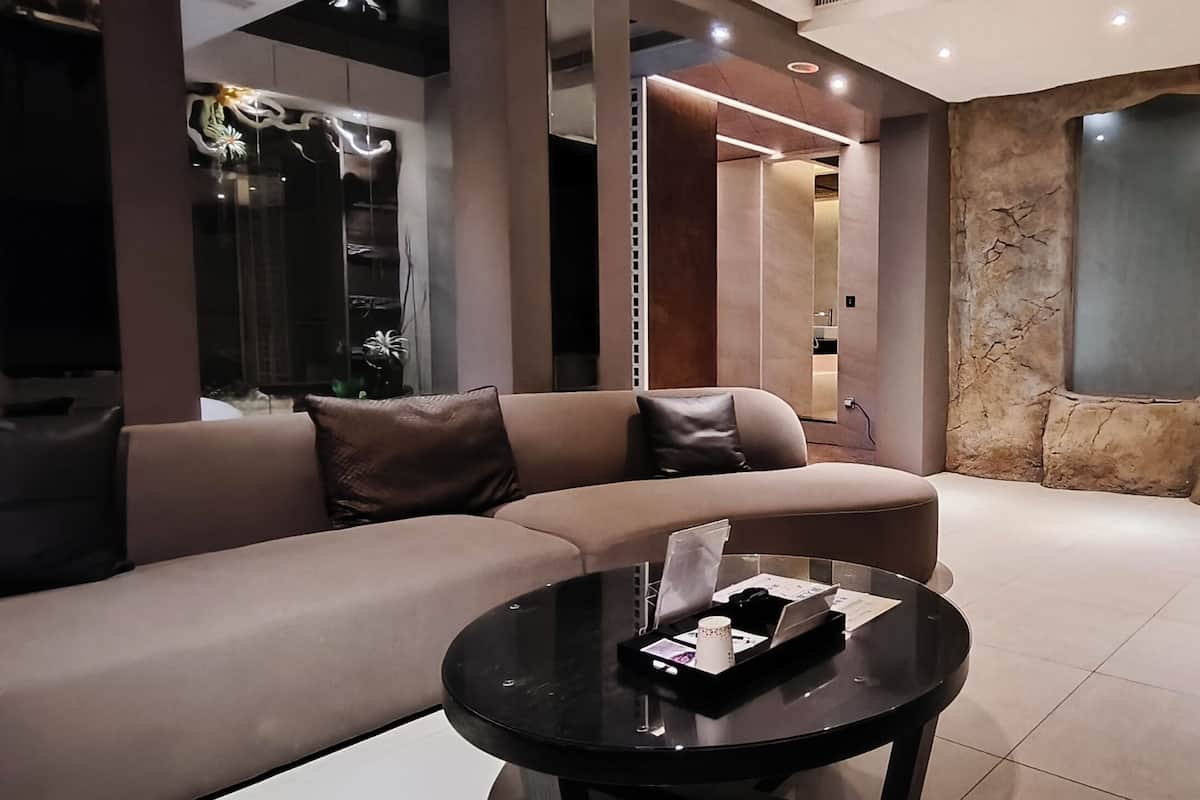 Sistema de insonorización, wifi gratis y muebles diferentes