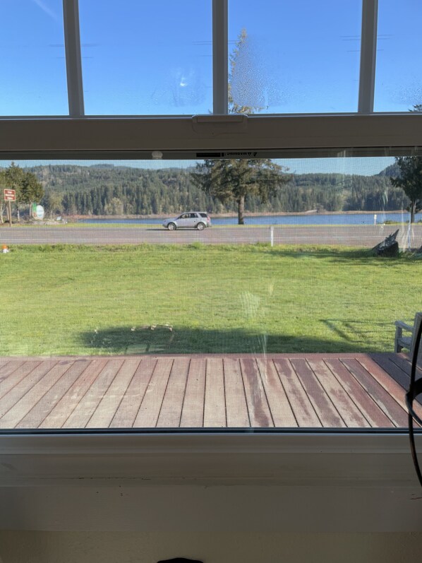 Front of property - Foster Lake Inn (Sweet Home)