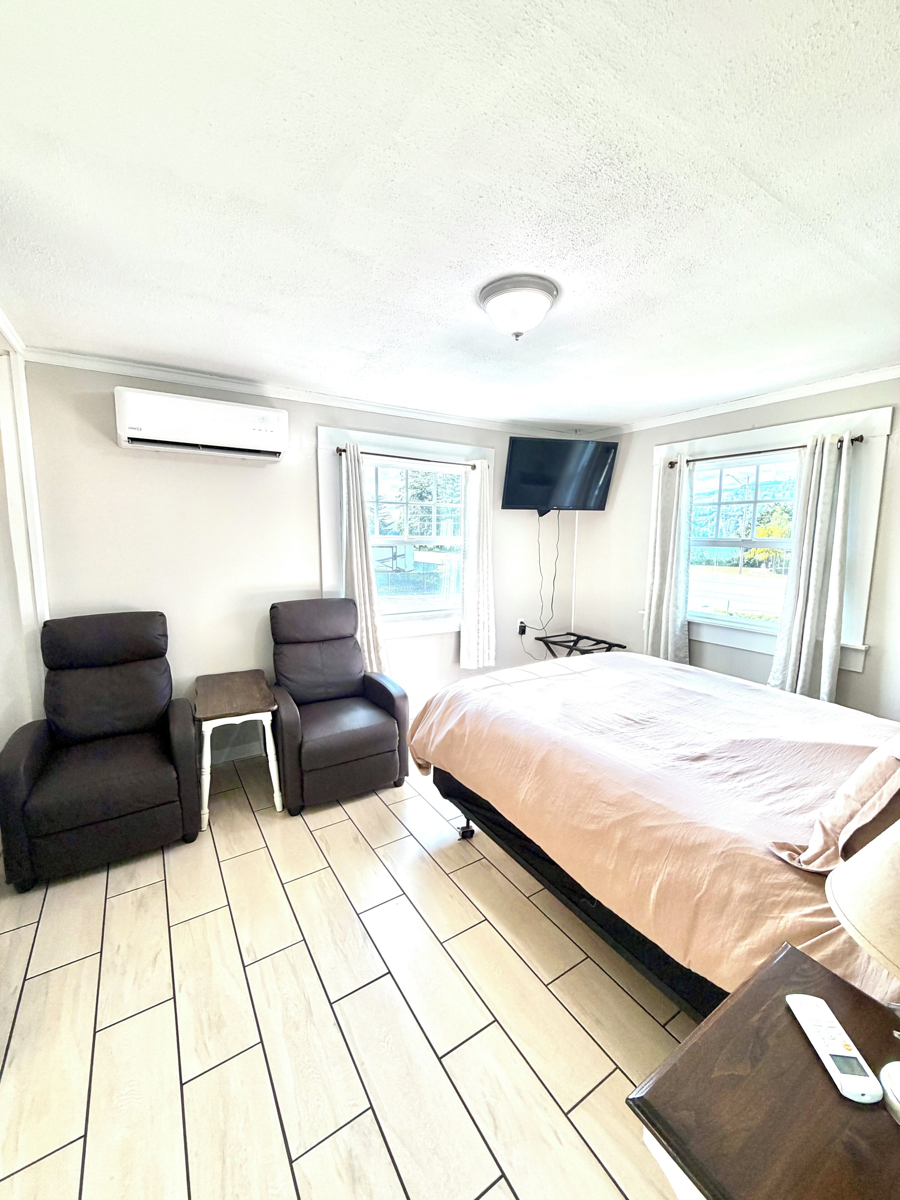 Chambre Double, 2 chambres, vue lac | Fer et planche à repasser, Wi-Fi gratuit, draps fournis