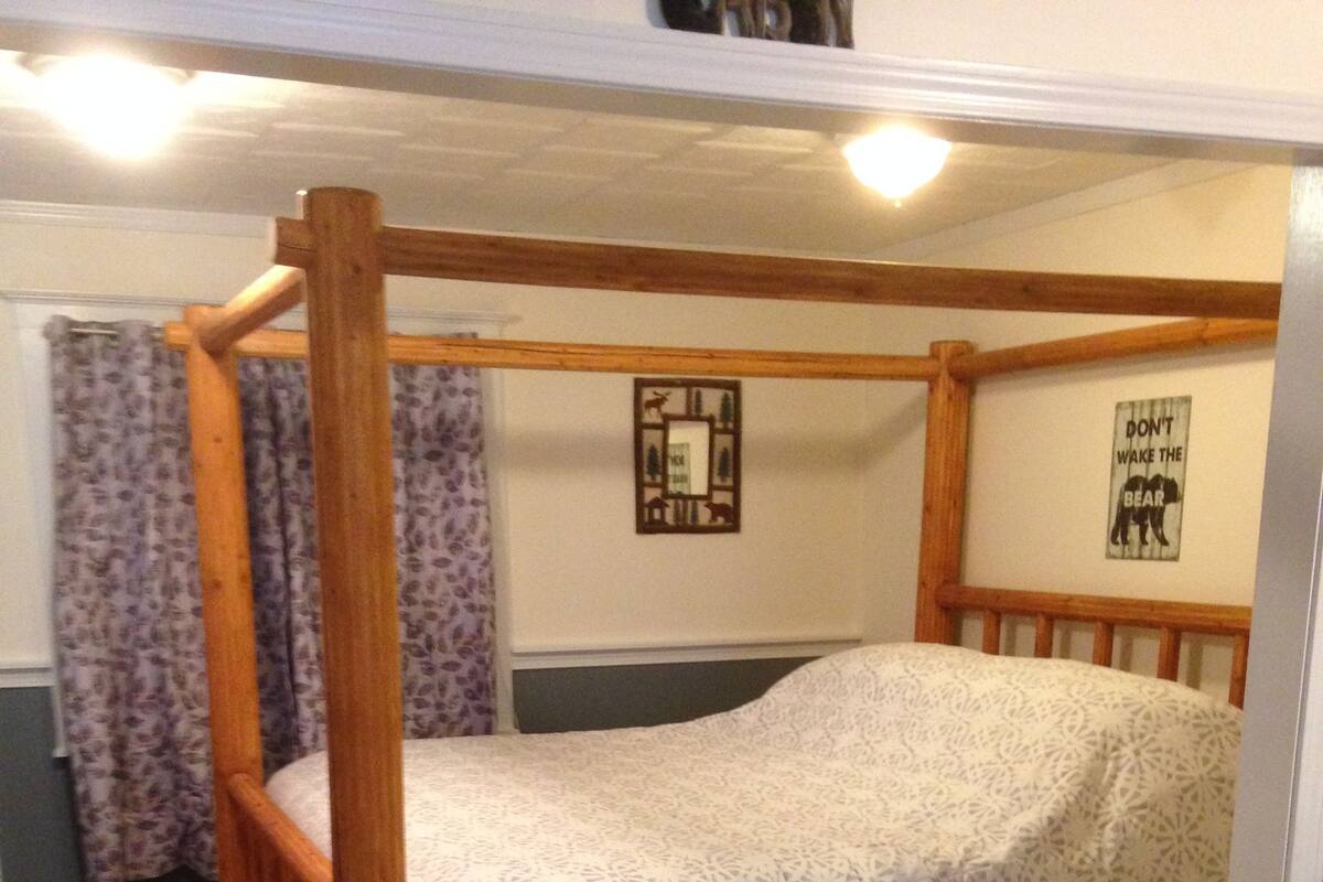 Suite, 1 Bedroom, Lake View | Room amenity