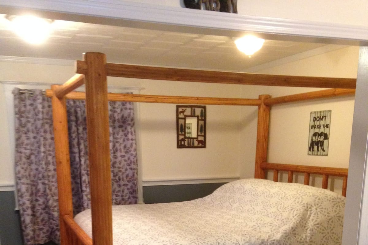 Suíte, 1 quarto, vista para o lago | Comodidades do quarto