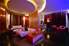 Habitació doble Deluxe, banyera | Roba de llit d'alta qualitat, cobrellits i minibar gratuït 