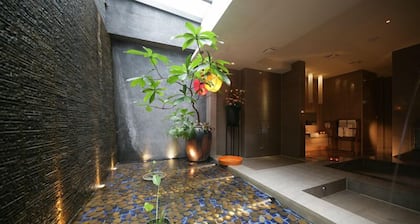 Moonshy Boutique Motel