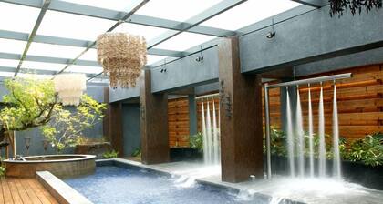 Moonshy Boutique Motel