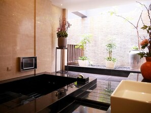 Bañera y ducha independientes, bañera de hidromasaje