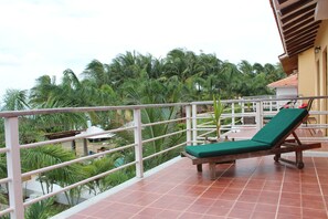 Deluxe Room, Ocean View | Balcony view