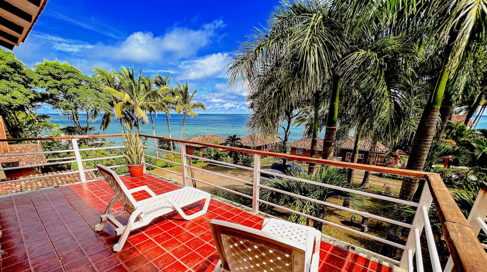 豪華客房, 泳池景 | 高級寢具、房內夾萬、免費 Wi-Fi、床單