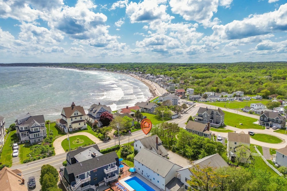 The Lighthouse Inn & Suites