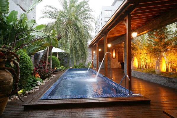 Innenpool, Außenpool