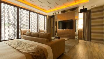 Luxury Suite, Private Pool | Premium bedding, minibar, desk, soundproofing