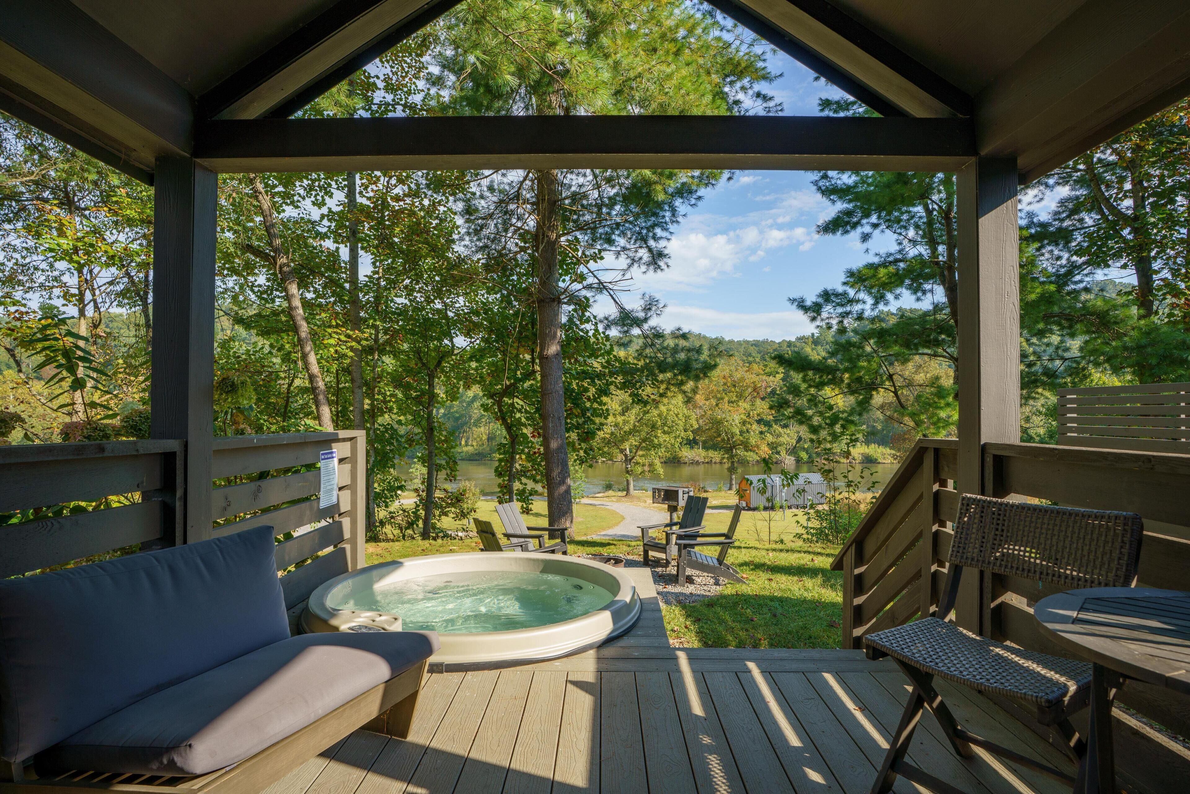 Cabaña, bañera de hidromasaje, vistas al río (Bunk) | Servicio de la habitación
