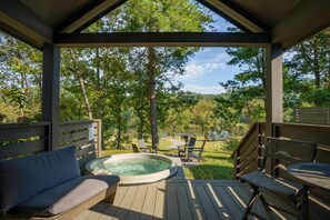 Cabaña, bañera de hidromasaje, vistas al río (Bunk) | Servicio de la habitación
