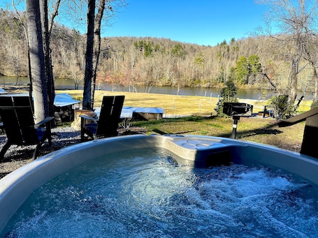 River View Cabin with Hot Tub | Private spa tub