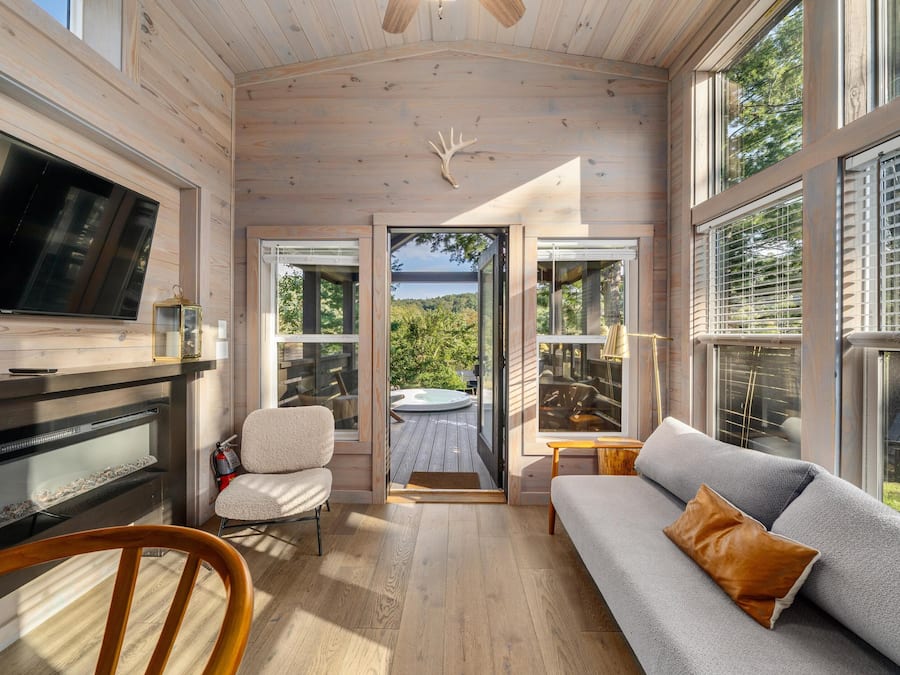 Cabin, Hot Tub, River View | Premium bedding, individually decorated, individually furnished