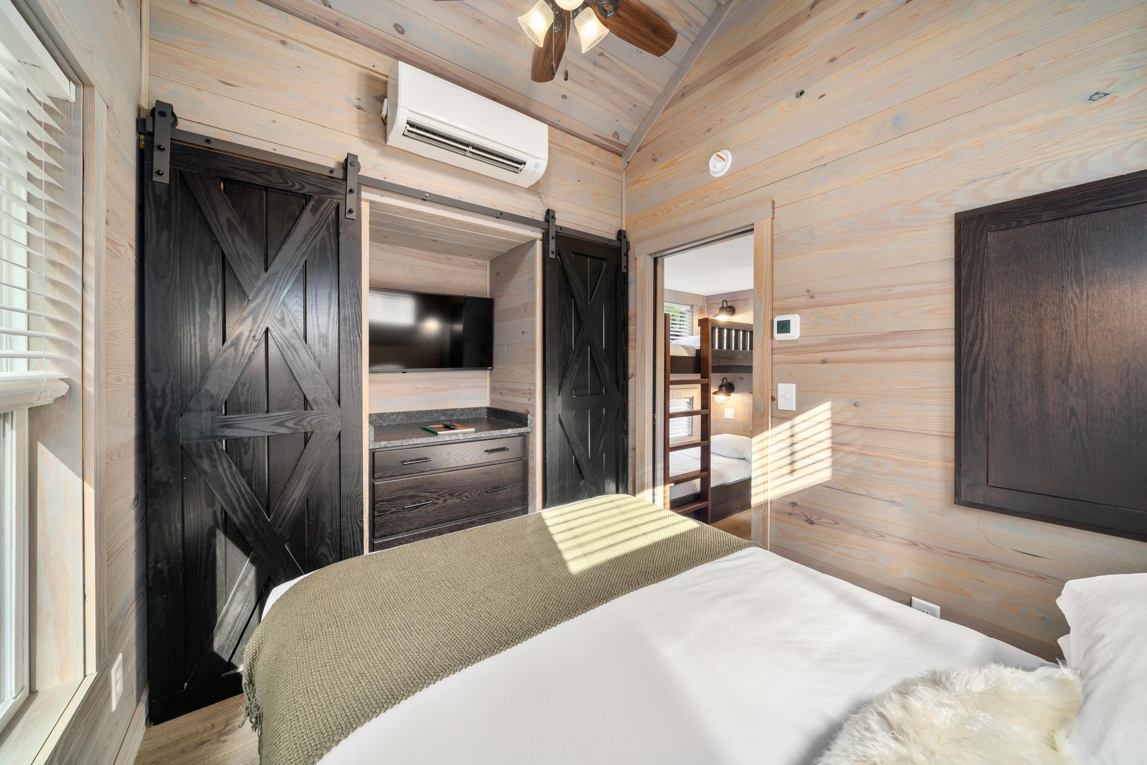 Cabin, Hot Tub, River View (Bunk) | Premium bedding, individually decorated, individually furnished