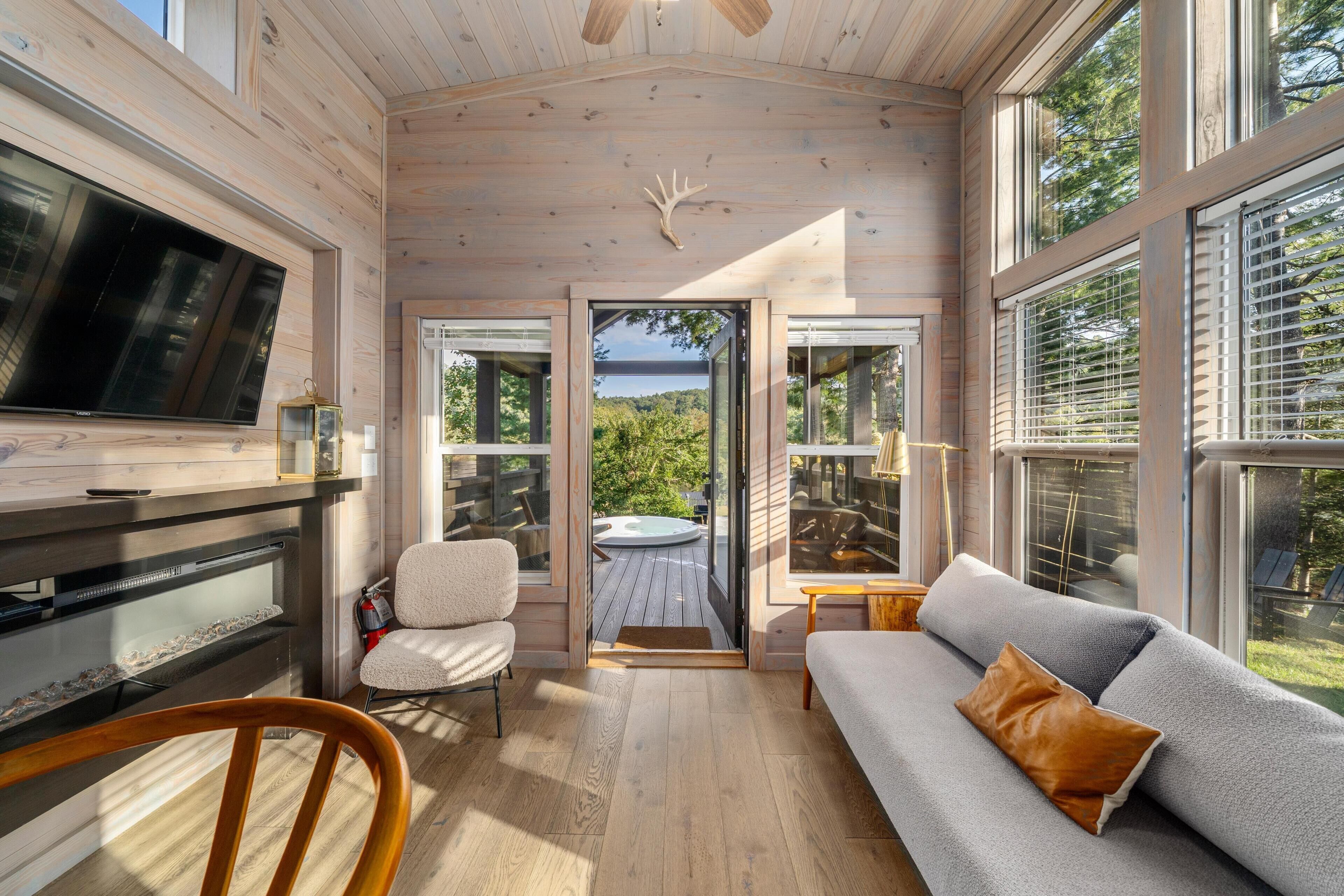 Cabin, Hot Tub, River View