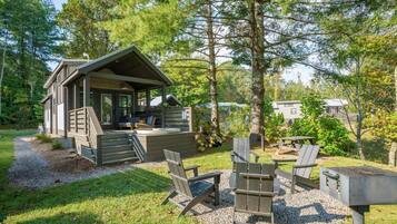 Mökki, poreamme, jokinäköala (Bunk) | Ulkopuoli