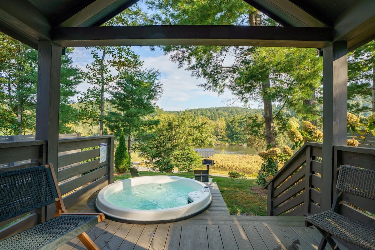 Cabin, Hot Tub, River View | Room amenity
