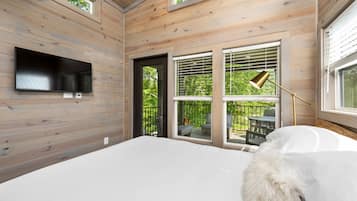 River View Accessible Cabin w/ Hot Tub | Sengetøy av topp kvalitet, individuelt dekorert og individuelt innredet