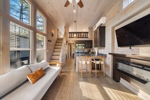 Cabin, Hot Tub, River View