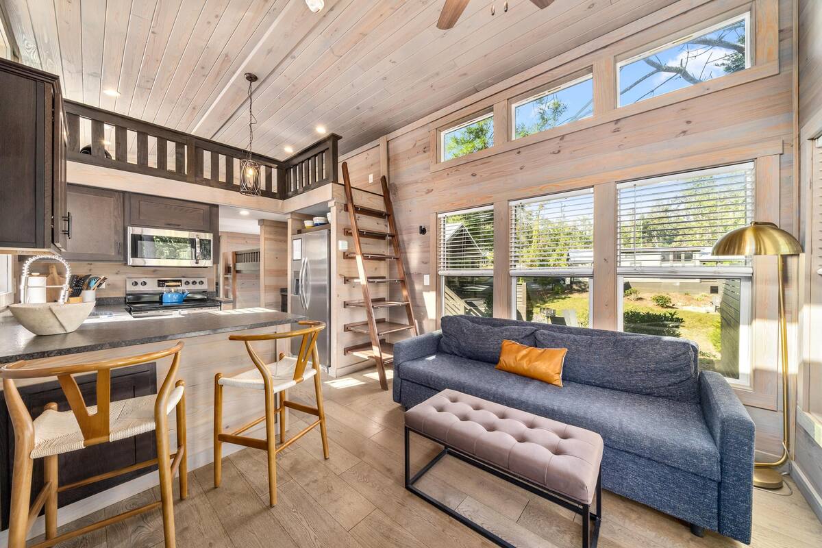 Mökki, poreamme, jokinäköala (Bunk) | Yksityinen keittonurkkaus | Liesi, kahvin-/teenkeitin, keittoastiat/astiat/ruokailuvälineet