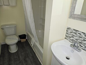 Standard Room, 2 Double Beds, Non Smoking | Bathroom | Separate bathtub and shower, deep-soaking bathtub, rainfall showerhead - Norvic Motel (Sudbury)