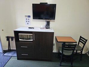 スタンダード ルーム ダブルベッド 2 台 禁煙 | 遮光カーテン、WiFi (無料)、ベッドシーツ