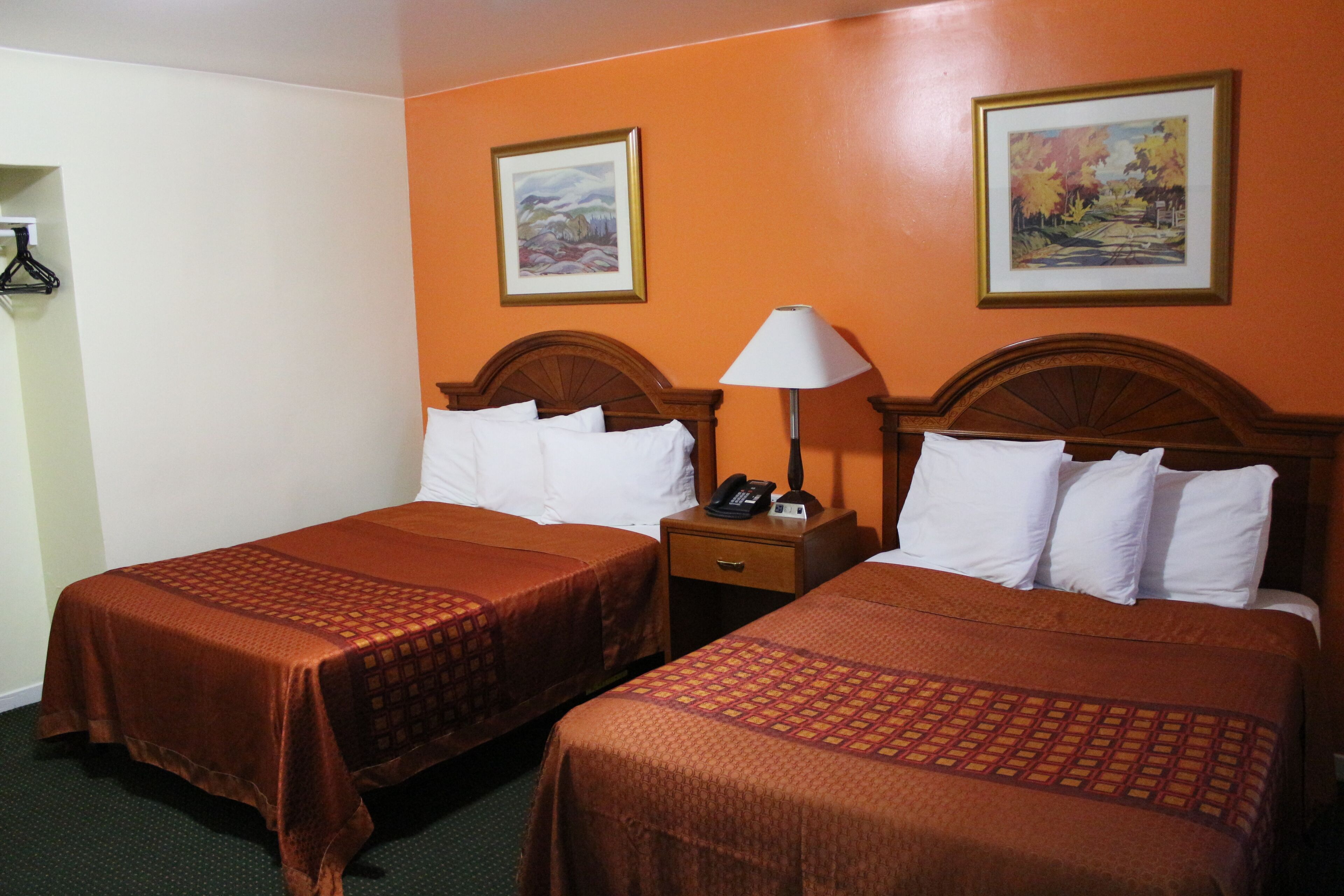 标准房, 2 张双人床, 无烟房 | 遮光窗帘、免费 WiFi、床单