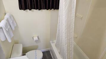 Standard Room, 1 Queen Bed, Non Smoking | Bathroom | Separate tub and shower, deep soaking tub, rainfall showerhead, towels