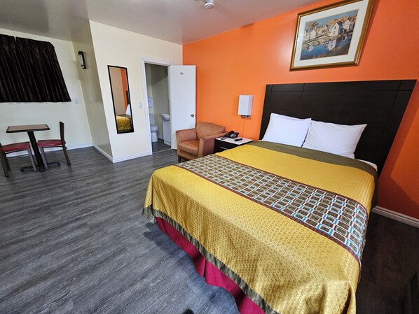 Standard Room, 1 Queen Bed, Non Smoking