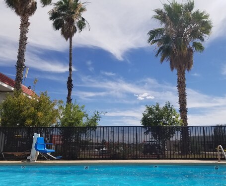Outdoor pool. Minsk Hotels - Extended Stay, I-10 Tucson Airport